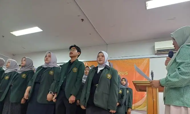 Dwi Kurniawati dan Muhamad Nabil Azka Resmi Pimpin Organisasi Mahasiswa FIKOM UNISSULA